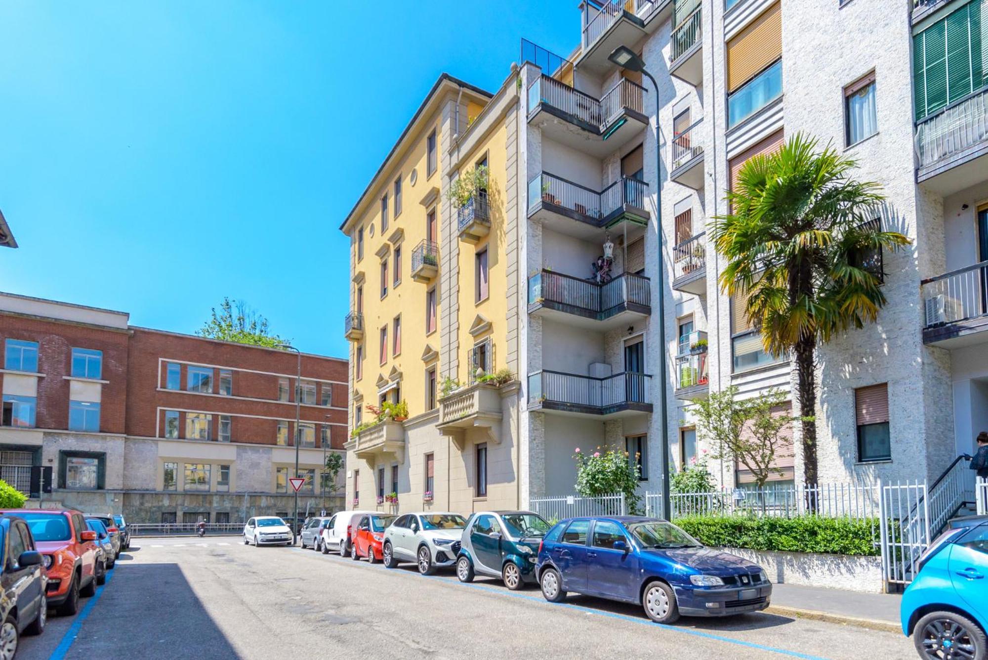 Nuovissima Dimora Con Terrazzino Apartment Milan Luaran gambar